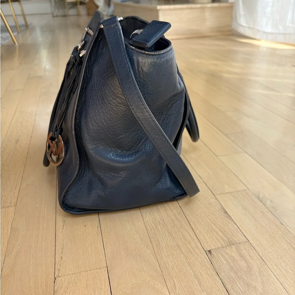 Michael Kors Black Leather Shoulder Bag - Picture 4 of 6